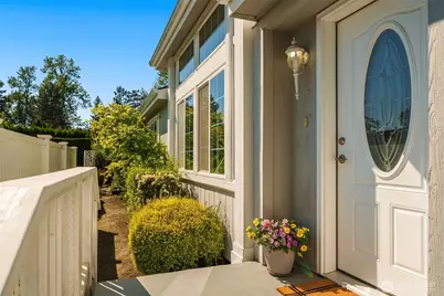 23606 Lake Dr W, Bothell, WA 98021 - Photo 2