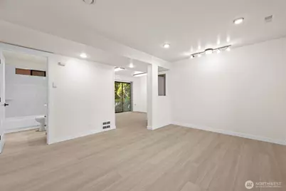 917 N 100th Street, Seattle, WA 98133 - Photo 16