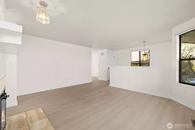 917 N 100th Street, Seattle, WA 98133 - Photo 10