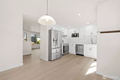 917 N 100th Street, Seattle, WA 98133 - Photo 12