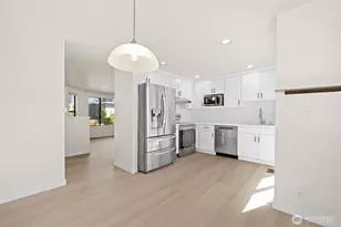 917 N 100th St, Seattle, WA 98133 - Photo 12