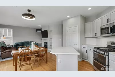 18637 172nd Place SE, Renton, WA 98058 - Photo 8