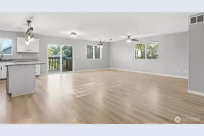 2271 SE Upchurch Way, Port Orchard, WA 98366 - Photo 4