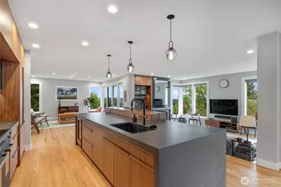 1803 Bigelow Avenue N, Seattle, WA 98109 - Photo 4
