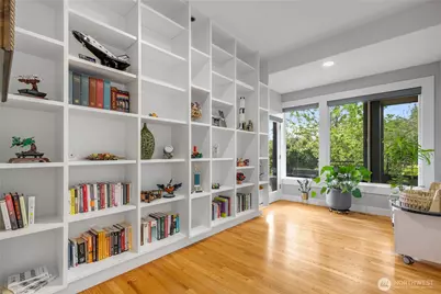 1803 Bigelow Avenue N, Seattle, WA 98109 - Photo 18