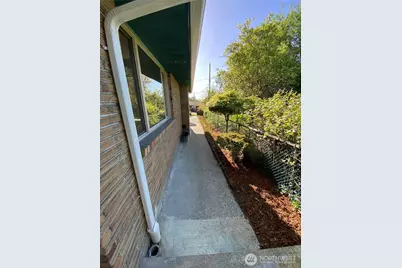 4916 24th Place S, Seattle, WA 98108 - Photo 4