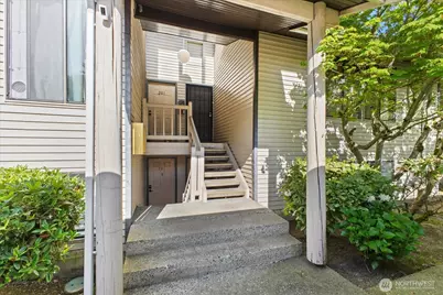 12221 100th Avenue NE #B102, Kirkland, WA 98034 - Photo 2
