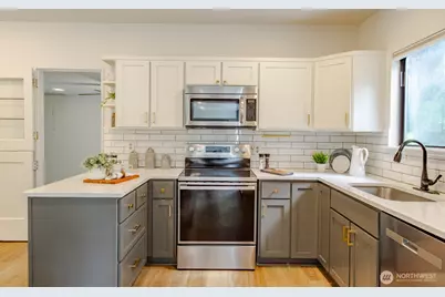 912 NE 115th Street, Seattle, WA 98125 - Photo 10