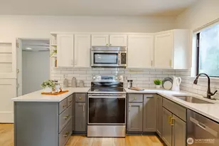 912 NE 115th St, Seattle, WA 98125 - Photo 10