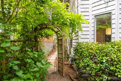 912 NE 115th Street, Seattle, WA 98125 - Photo 32
