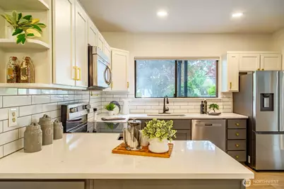 912 NE 115th Street, Seattle, WA 98125 - Photo 12