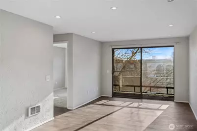2100 N 106th Street #304, Seattle, WA 98133 - Photo 4