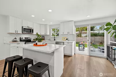 11303 14th Avenue SW, Seattle, WA 98146 - Photo 8