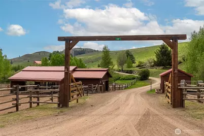 373 Rendezvous Road, Winthrop, WA 98862 - Photo 4