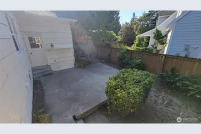 1419 108th Avenue SE, Bellevue, WA 98004 - Photo 14