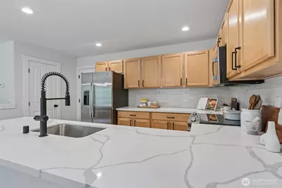 9237 NE 173rd Place, Bothell, WA 98011 - Photo 8