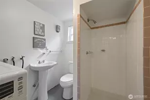 828 24th Ave, Seattle, WA 98122 - Photo 38