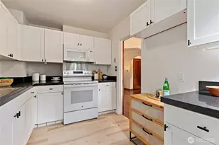 1711 NE 113th St, Seattle, WA 98125 - Photo 8
