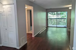 10819 NE 37th Pl, Bellevue, WA 98004 - Photo 4