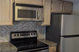10819 NE 37th Pl, Bellevue, WA 98004 - Photo 6