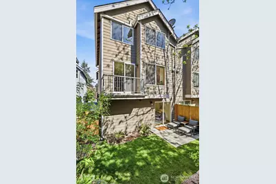 9243 Ashworth Avenue N #B, Seattle, WA 98103 - Photo 32