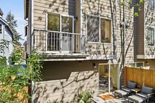 9243 Ashworth Ave N, Seattle, WA 98103 - Photo 32