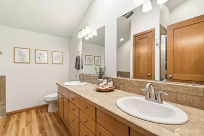 9243 Ashworth Avenue N #B, Seattle, WA 98103 - Photo 20