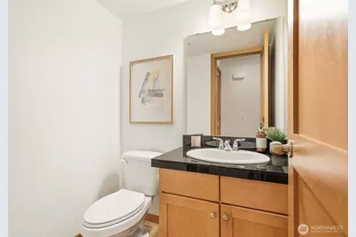 9243 Ashworth Avenue N #B, Seattle, WA 98103 - Photo 12