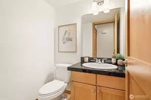 9243 Ashworth Ave N, Seattle, WA 98103 - Photo 12