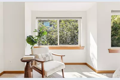 9243 Ashworth Avenue N #B, Seattle, WA 98103 - Photo 18