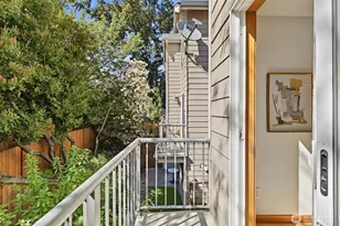 9243 Ashworth Ave N, Seattle, WA 98103 - Photo 14