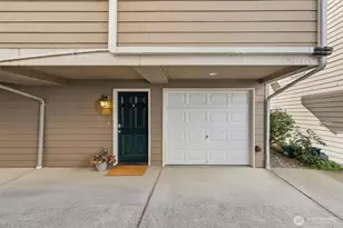 9243 Ashworth Ave N, Seattle, WA 98103 - Photo 36