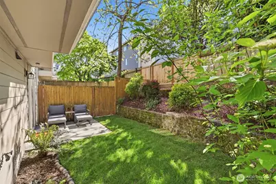 9243 Ashworth Avenue N #B, Seattle, WA 98103 - Photo 34