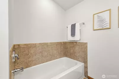 9243 Ashworth Avenue N #B, Seattle, WA 98103 - Photo 22