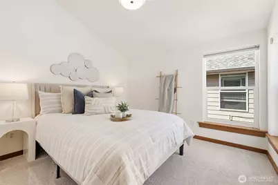 9243 Ashworth Avenue N #B, Seattle, WA 98103 - Photo 26