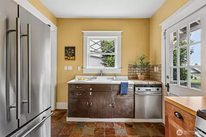 4015 Ashworth Avenue N, Seattle, WA 98103 - Photo 14