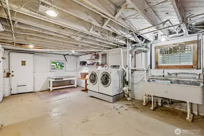 4015 Ashworth Avenue N, Seattle, WA 98103 - Photo 32