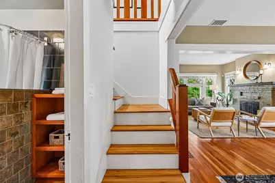 4015 Ashworth Avenue N, Seattle, WA 98103 - Photo 18