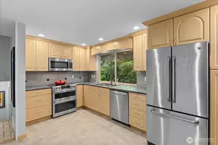 17013 NE 18th St, Bellevue, WA 98008 - Photo 8