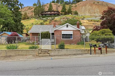 233 E Gibson, Chelan, WA 98816 - Photo 2