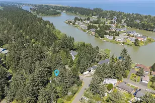 419 Draconis Ave SE, Ocean Shores, WA 98569 - Photo 4