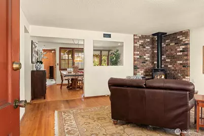 1260 168th Avenue NE, Bellevue, WA 98008 - Photo 2