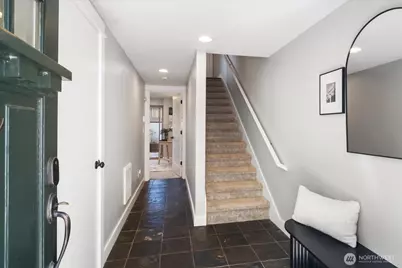 4429 41st Avenue SW #B, Seattle, WA 98116 - Photo 2