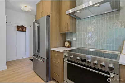 8328 24th Avenue NW, Seattle, WA 98117 - Photo 16