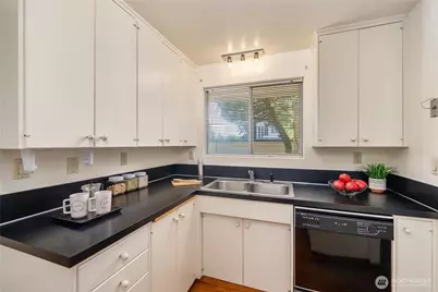 10430 Gravelly Lake Drive SW, Lakewood, WA 98499 - Photo 10