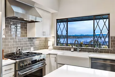 7710 57th Avenue NE, Seattle, WA 98115 - Photo 12