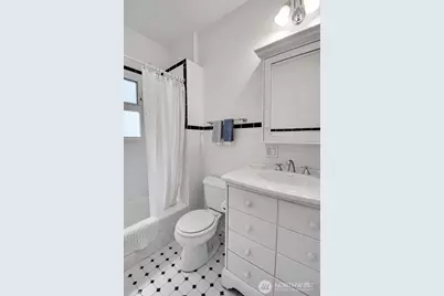 2719 Nob Hill Avenue N, Seattle, WA 98109 - Photo 12