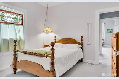 2719 Nob Hill Avenue N, Seattle, WA 98109 - Photo 10