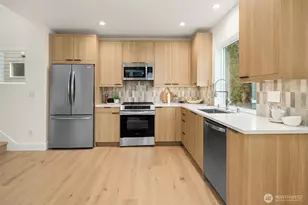 539 N 70th St, Seattle, WA 98103 - Photo 14