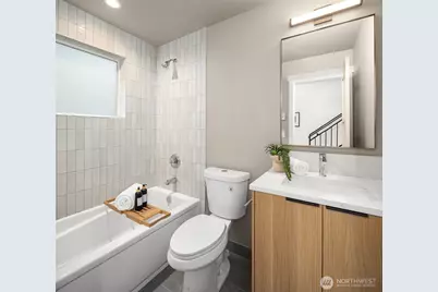 539 N 70th Street, Seattle, WA 98103 - Photo 8